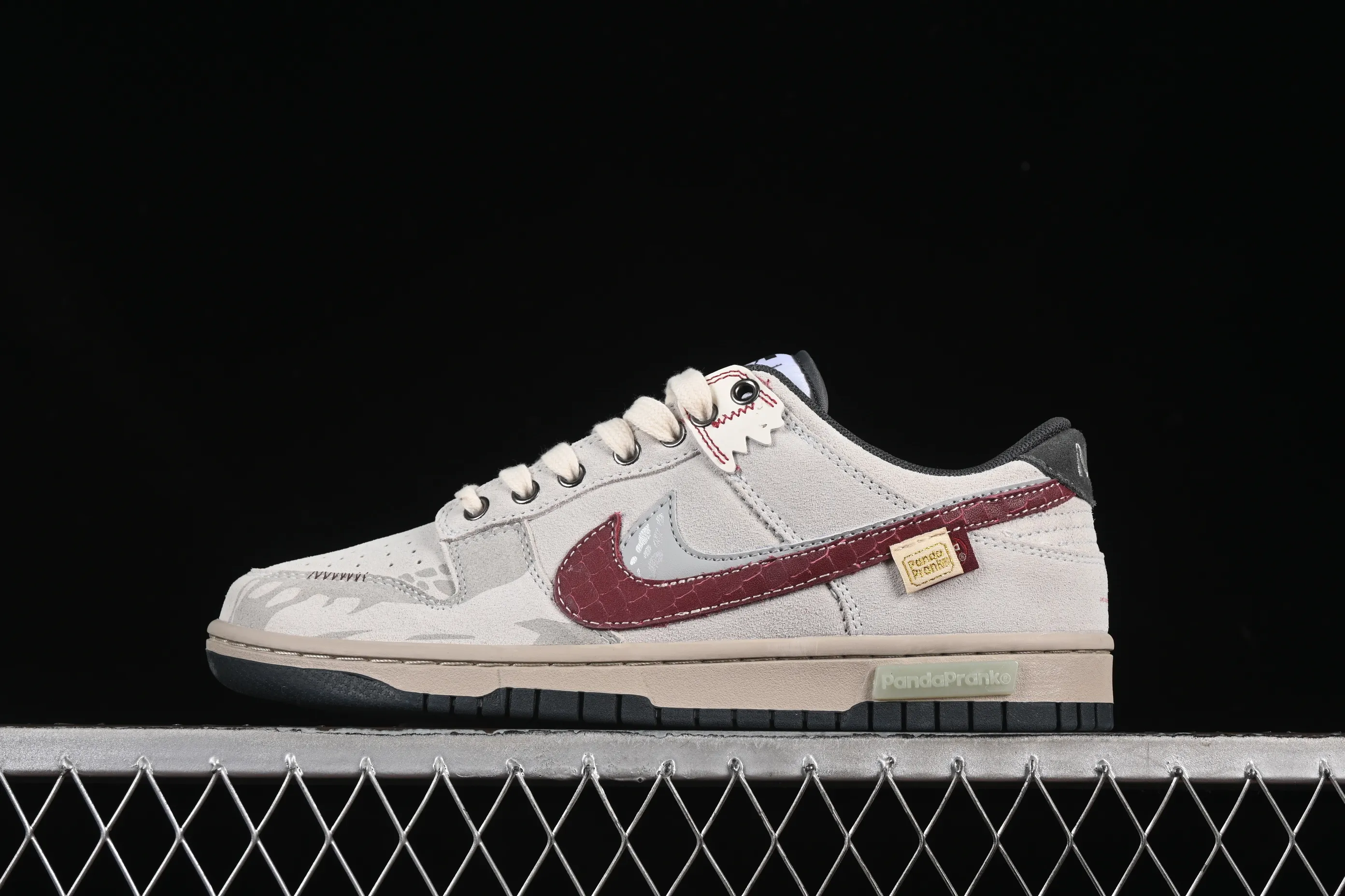 All Categories Nk SB Dunk Series Nk SB Dunk Low Low-top sneakers Nike Dunk Low "Double Swoosh" CNY Year of the Snake Panda Prank Shed the dust to welcome gold Cai Jin Low-top casual sneakers HV1800-101